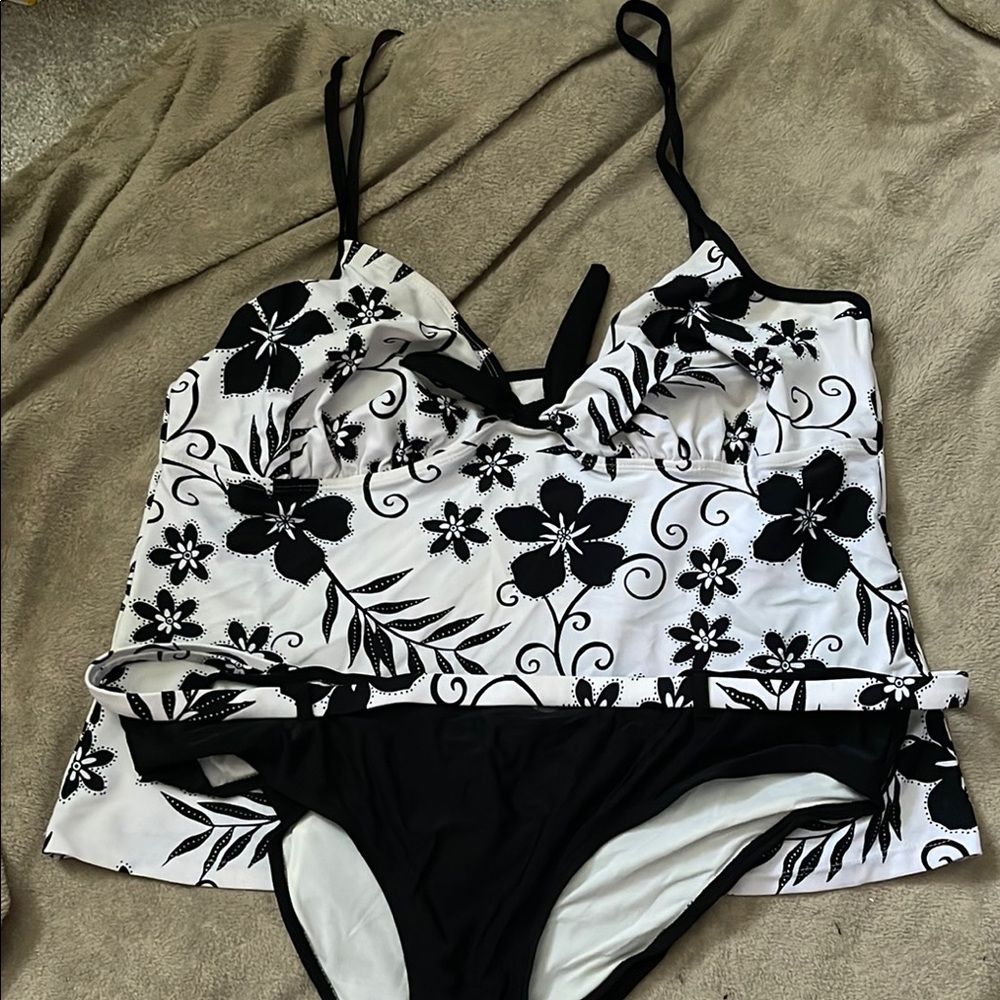Black and White Tropical Print One Piece with High-Cut Legs